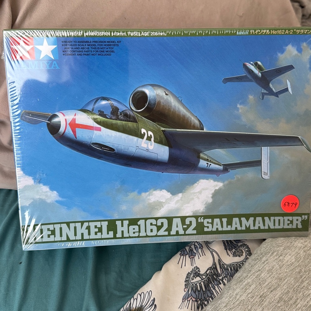 Heinkel He162 A-2 "Salamander" Model Kit - Green & Silver
